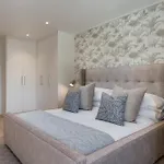 Luxurious Retreat In Newlands
