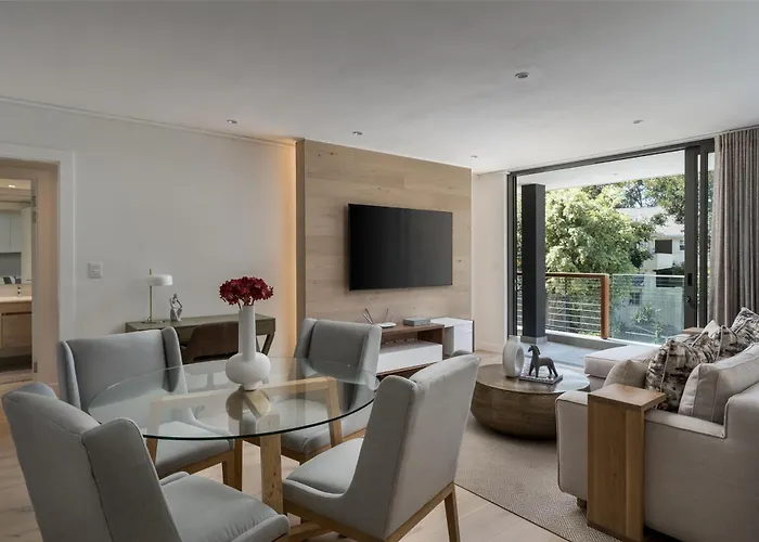 Luxurious Retreat In Newlands